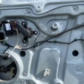 Склопідйомник передній правий Volkswagen Caddy III (2004-2015) 1T0837756