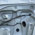Склопідйомник передній правий Volkswagen Caddy III (2004-2015) 1T0837756