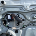Склопідйомник передній правий Volkswagen Caddy III (2004-2015) 1T0837756
