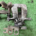 Супорт задній правий каді Volkswagen Caddy III (2004-2015) 2K0615424B