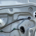 Трос відкривання дверей передніх правих Volkswagen Caddy III (2004-2015) 1T0837086