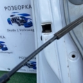 Тросік замка дверей  Volkswagen Caddy III (2004-2015)