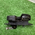 Задній лівий нижній замок лівої розпашонки Volkswagen Caddy III (2004-2015) 2K0827505J