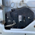 Замок задньої лівої розпашонки дверки Volkswagen Caddy III (2004-2015) 2K0827201AB