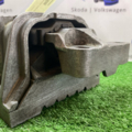 Подушка двигателя правая Passat B6 2.0TDI Volkswagen Caddy III 1K0199262BA