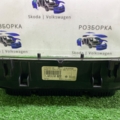 Приборная доска щиток приборов Volkswagen Golf IV (1997-2006) 1J0920822