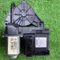 Блок управления стеклоподьемником передний правый Volkswagen Golf V (2003-2009) 1K0959792C