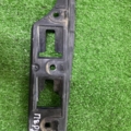 Кронштейн бампера переднього зовнішній лівий Volkswagen Golf V (2003-2009) 1K0807183