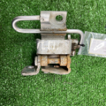Петля двери, правая нижняя Golf5 Volkswagen Golf V 1K0831412Q