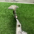 ПЕТЛЯ КАПОТА ЛЕВАЯ VOLKSWAGEN GOLF 5 Volkswagen Golf V 5K0823301A