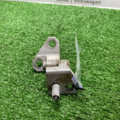 Петля педеніх правих дверей Golf5 Volkswagen Golf V 1K0831401L