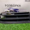 решітка переднього бампера, ліва Volkswagen Golf V 1J0853665B