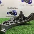 Кронштейн подушки (опори) двигуна, передньої Volkswagen Golf VI (2008-2012) 03L199207