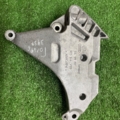 Кронштейн подушки (опори) двигуна, передньої Volkswagen Golf VI (2008-2012) 03L199207