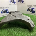 Кронштейн подушки (опори) двигуна, передньої Volkswagen Golf VI (2008-2012) 03L199207