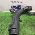 трубка, що нагнітається верхня права; шланг/патрубок інтеркуллера, верхній правий; шланг/патрубок интеркуллера, верхній правий Volkswagen Golf VI (2008-2012) 1K0145770AE