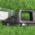 Кронштейн бампера переднього правий Volkswagen Jetta V 1K0807184