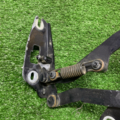 Петля кришки багажника права фольксваген джетта Volkswagen Jetta V 1K5827302A