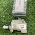 Замок открывания лючка бензобака Volkswagen Jetta V 1K5810773