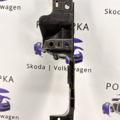 Накладка крепления бампера (зад.) t5 Volkswagen  7H0807723