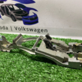 Кронштейн ручки передній правий Volkswagen Passat B5 (1996-2005) 3B0837886