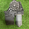 Мотор стеклоподъемника двери задней правой Volkswagen Passat B5 (1996-2005) 105407301