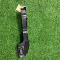 Кронштейн крышки багажника задній Volkswagen Passat B5 3B9827569