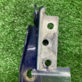 Петля капота пассат б5 Volkswagen Passat B5 3B0823302A