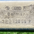 Петля капота, права пассат б5 Volkswagen Passat B5 3B0823302