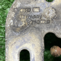 Петля крышки багажника правая Volkswagen Passat B5 8D5827302C