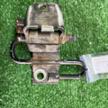 петля передніх дверей права нижня Volkswagen Passat B5 4B0831412B