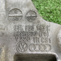 800 грн. кронштейн генератора. оригінал Volkswagen Passat B6 (2005-2010) 03L903143K