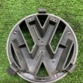 Емблема решітки радіатора  Volkswagen Passat B6 (2005-2010) 5M0853601