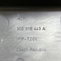 Кришка акумулятора Volkswagen Passat B6 (2005-2010) 3C0915443A