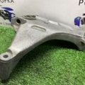 Кронштейн подушки (опори) двигуна, передньої Volkswagen Passat B6 (2005-2010) 03L199207