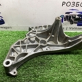 Кронштейн подушки (опори) двигуна, передньої Volkswagen Passat B6 (2005-2010) 03L199207