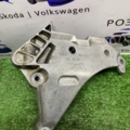Кронштейн подушки (опори) двигуна, передньої Volkswagen Passat B6 (2005-2010) 03L199207