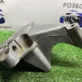 Кронштейн подушки (опори) двигуна, передньої Volkswagen Passat B6 (2005-2010) 03L199207