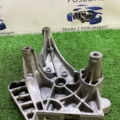 Кронштейн подушки (опори двигуна, правої) Volkswagen Passat B6 (2005-2010) 03G199207G