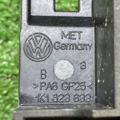 Кронштейн ручки відкриття капоту Volkswagen Passat B6 (2005-2010) 1K1823633