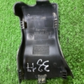 Накладка правої петлі багажника Volkswagen Passat B6 (2005-2010) 3C9827352B