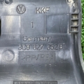 Накладка правої петлі багажника Volkswagen Passat B6 (2005-2010) 3C9827352B