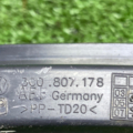 направляюча переднього бампера, права Volkswagen Passat B6 (2005-2010) 3C0807178
