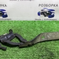 Петля капота права Volkswagen Passat B6 (2005-2010) 3C0823302E