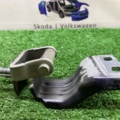 Петля кришки багажника права Volkswagen Passat B6 (2005-2010) 3C9827302D