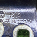 Петля кришки багажника права Volkswagen Passat B6 (2005-2010) 3C9827302D