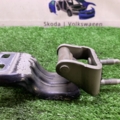 Петля кришки багажника права Volkswagen Passat B6 (2005-2010) 3C9827302D