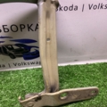 Петля кришки багажника Volkswagen Passat B6 (2005-2010) 3C5827301