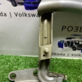 Петля кришки багажника Volkswagen Passat B6 (2005-2010) 3C5827301