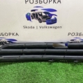 Решітка переднього бампера нижня права Volkswagen Passat B6 (2005-2010) 3C0853666